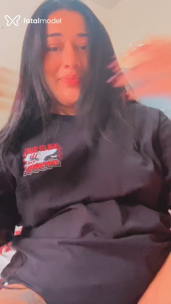 Acompanhante mulher com cabelo castanho de olhos mel - Larissa