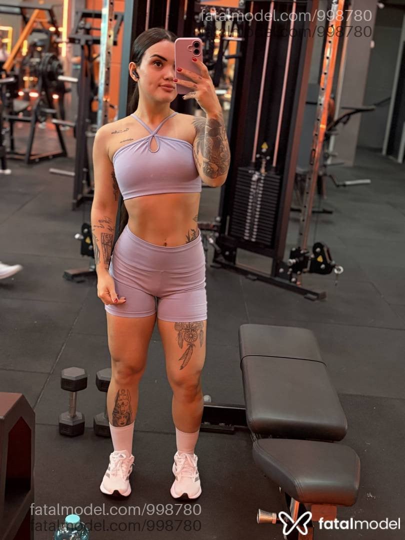 Acompanhante mulher com cabelo castanho de olhos mel - Yasmin Castilho