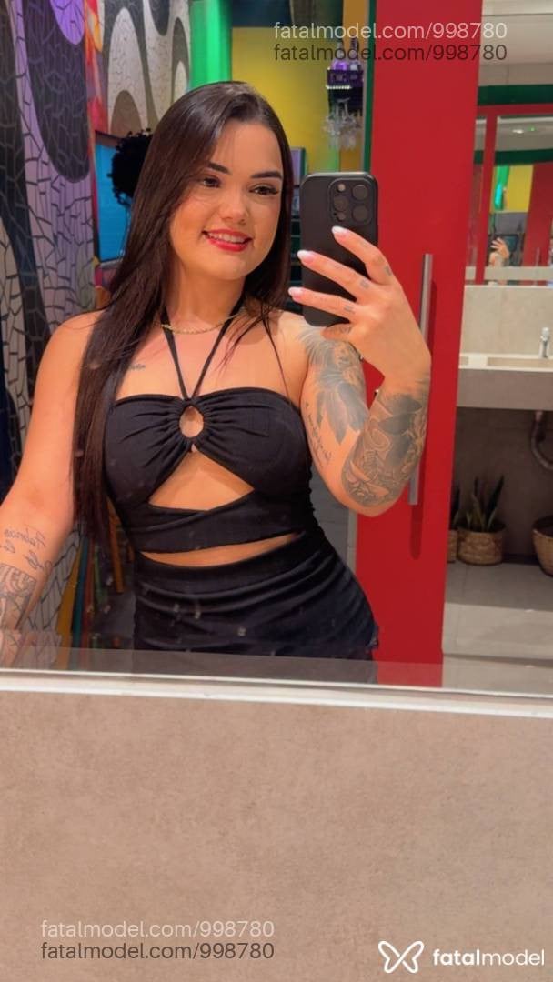 Acompanhante mulher com cabelo castanho de olhos mel - Yasmin Castilho