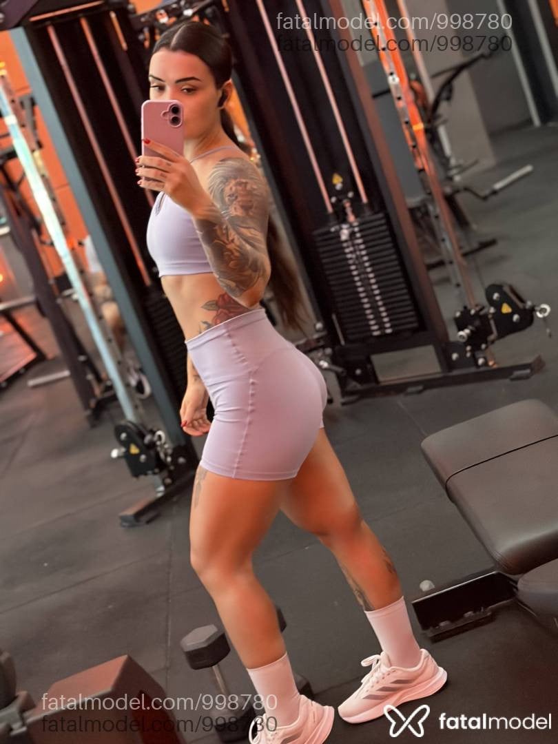 Acompanhante mulher com cabelo castanho de olhos mel - Yasmin Castilho