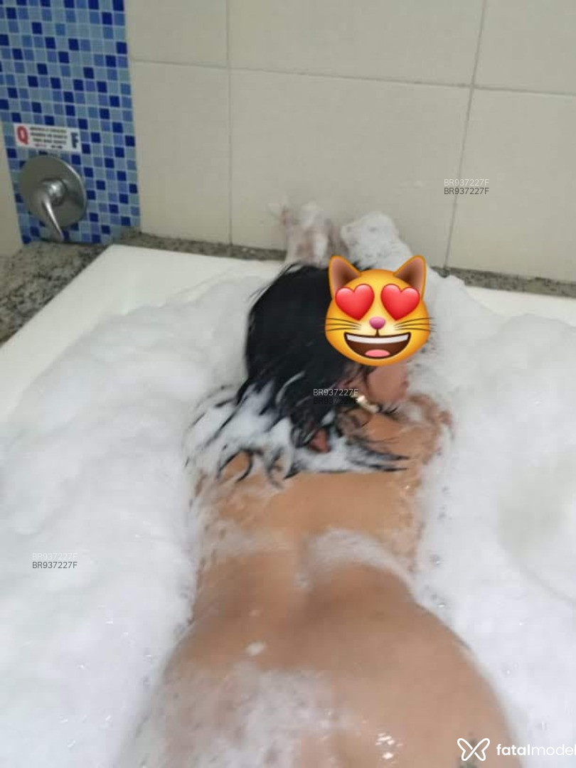 Acompanhante mulher com cabelo castanho de olhos castanhos em Frutal - Anita eColeguinhas