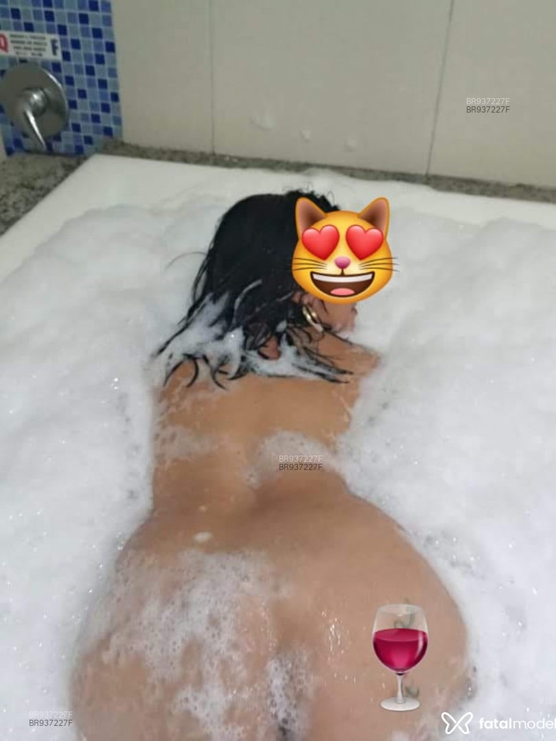 Acompanhante mulher com cabelo castanho de olhos castanhos em Frutal - Anita eColeguinhas