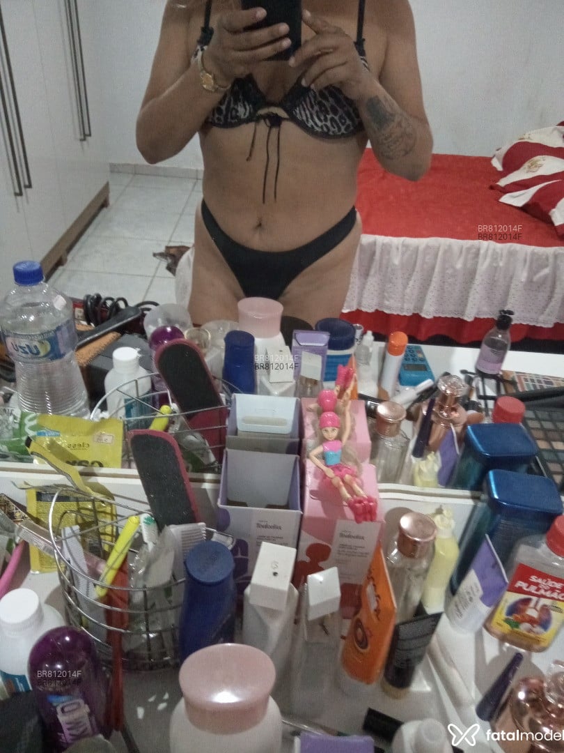 Acompanhante mulher loira (o) de olhos verdes - Helena Martins